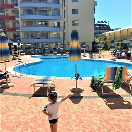 Plaza Aparthotel *